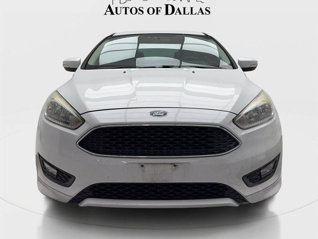 Used 2016 Ford Focus SE w/ SE Sport Package FWD image 3