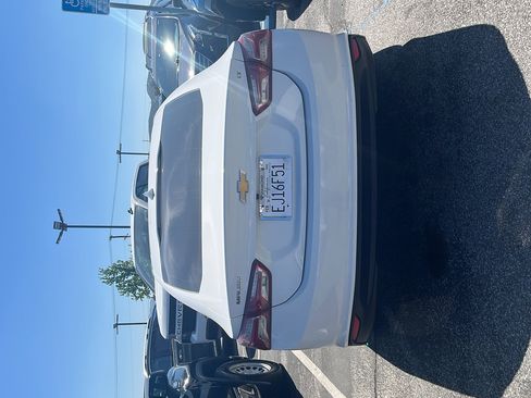 Used 2022 Chevrolet Malibu LT image 9