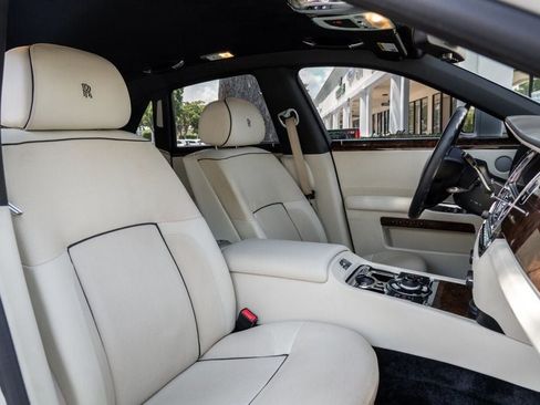 Used 2013 Rolls-Royce Ghost RWD image 27