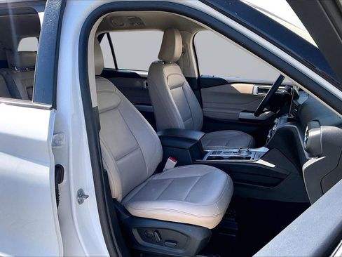 Used 2024 Ford Explorer XLT w/ Equipment Group 202A image 22