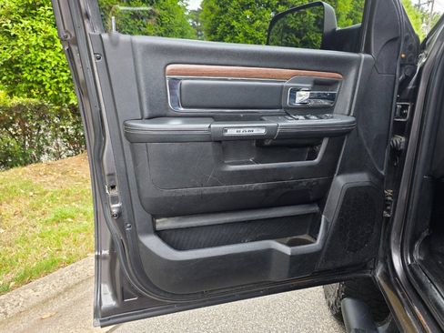 Used 2018 RAM 2500 Laramie w/ Sport Appearance Group AWD/4WD image 11