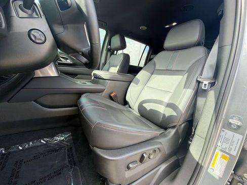 Used 2022 Chevrolet Suburban RST w/ Luxury Package AWD/4WD image 16