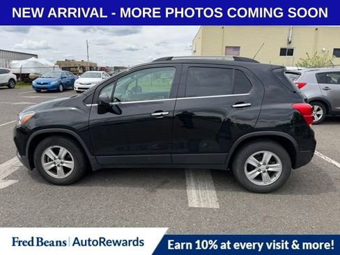 Used 2019 Chevrolet Trax LT w/ LT Convenience Package FWD image 4