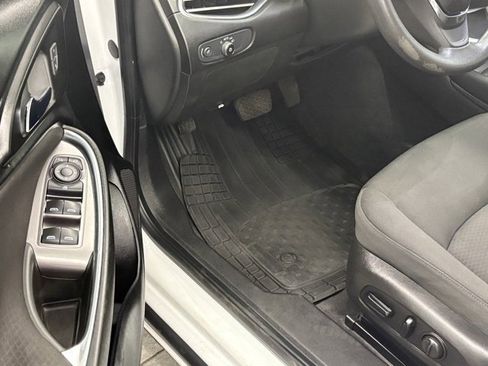 Used 2018 Chevrolet Malibu LT image 9