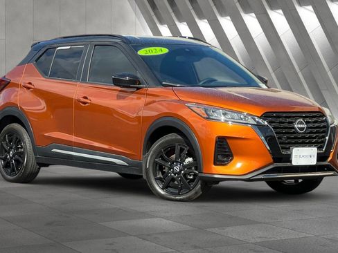 Used 2024 Nissan Kicks SR image 2