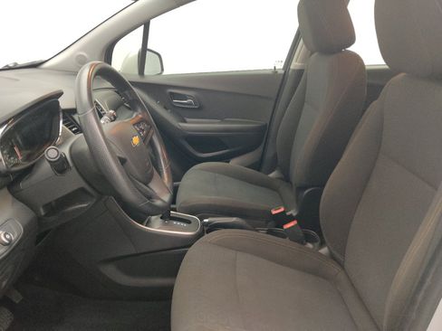 Used 2020 Chevrolet Trax LS FWD image 17