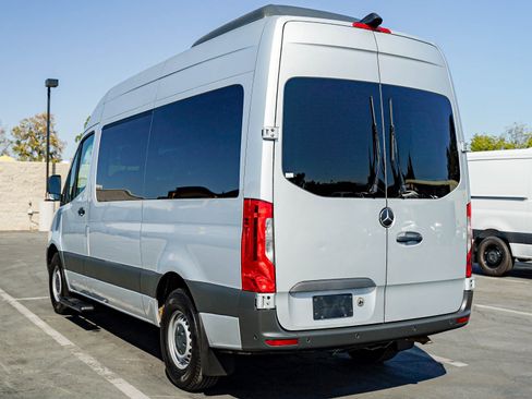 Used 2024 Mercedes-Benz Sprinter 2500 image 4