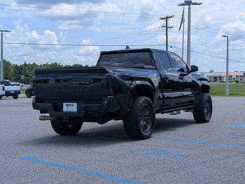 Used 2025 Toyota Tacoma SR5 AWD/4WD image 5
