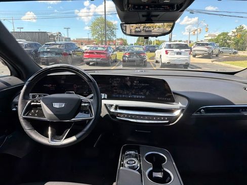 Certified 2024 Cadillac Lyriq Luxury AWD/4WD image 9
