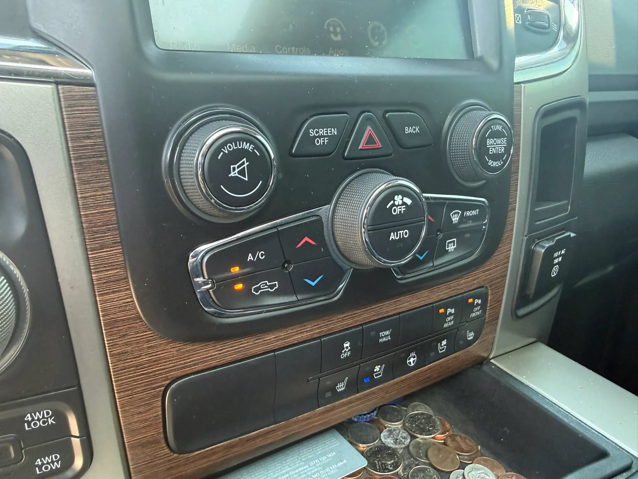 Used 2014 RAM 1500 Laramie w/ Convenience Group AWD/4WD image 14