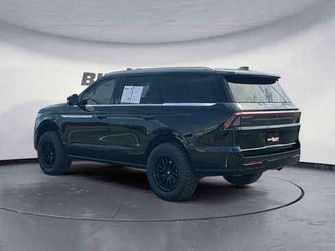 Used 2025 Lincoln Navigator Reserve AWD/4WD image 3