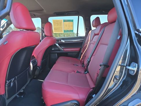 Used 2023 Lexus GX 460 Premium w/ Premium Package image 18