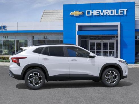 New 2026 Chevrolet Trax LT w/ Driver Confidence Package FWD image 5