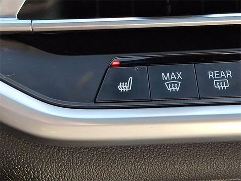 Used 2023 BMW X6 xDrive40i w/ M Sport Package image 25