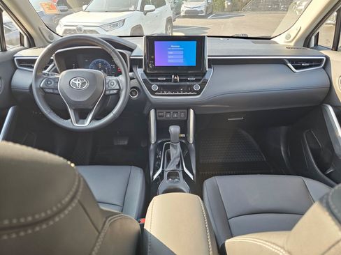 Used 2023 Toyota Corolla Cross XLE w/ Convenience Package AWD/4WD image 22