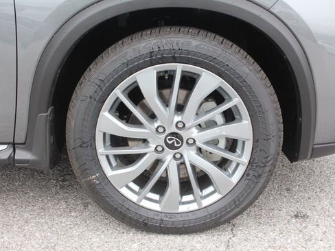 Certified 2025 INFINITI QX50 Luxe image 10