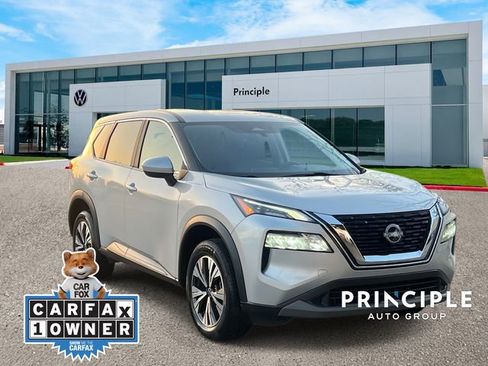 Used 2023 Nissan Rogue SV image 3