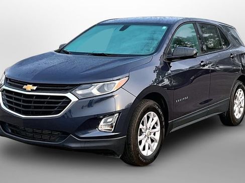 Used 2019 Chevrolet Equinox LS w/ LS Convenience Package AWD/4WD image 3