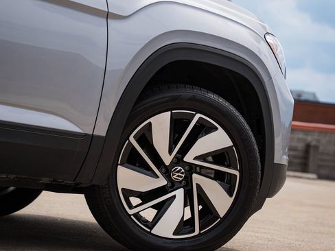 Certified 2024 Volkswagen Atlas SE FWD image 7