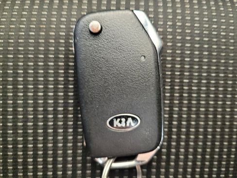 Used 2020 Kia Forte LXS FWD image 32
