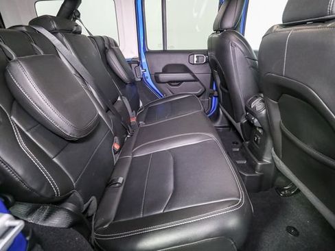 Used 2023 Jeep Wrangler Unlimited Sahara w/ Cold Weather Group AWD/4WD image 19