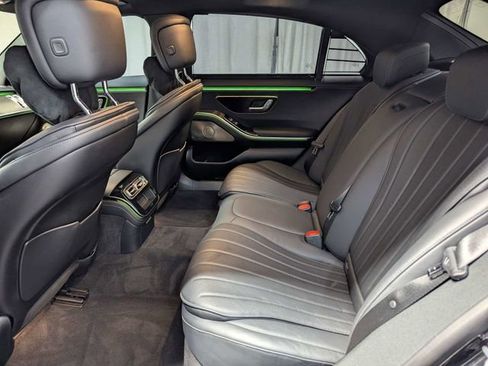 Used 2022 Mercedes-Benz S 500 4MATIC w/ AMG Line Package image 9