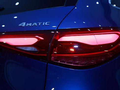 Used 2024 Mercedes-Benz GLC 300 4MATIC w/ AMG Line image 35