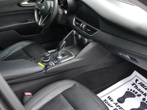 Used 2017 Alfa Romeo Giulia RWD image 11