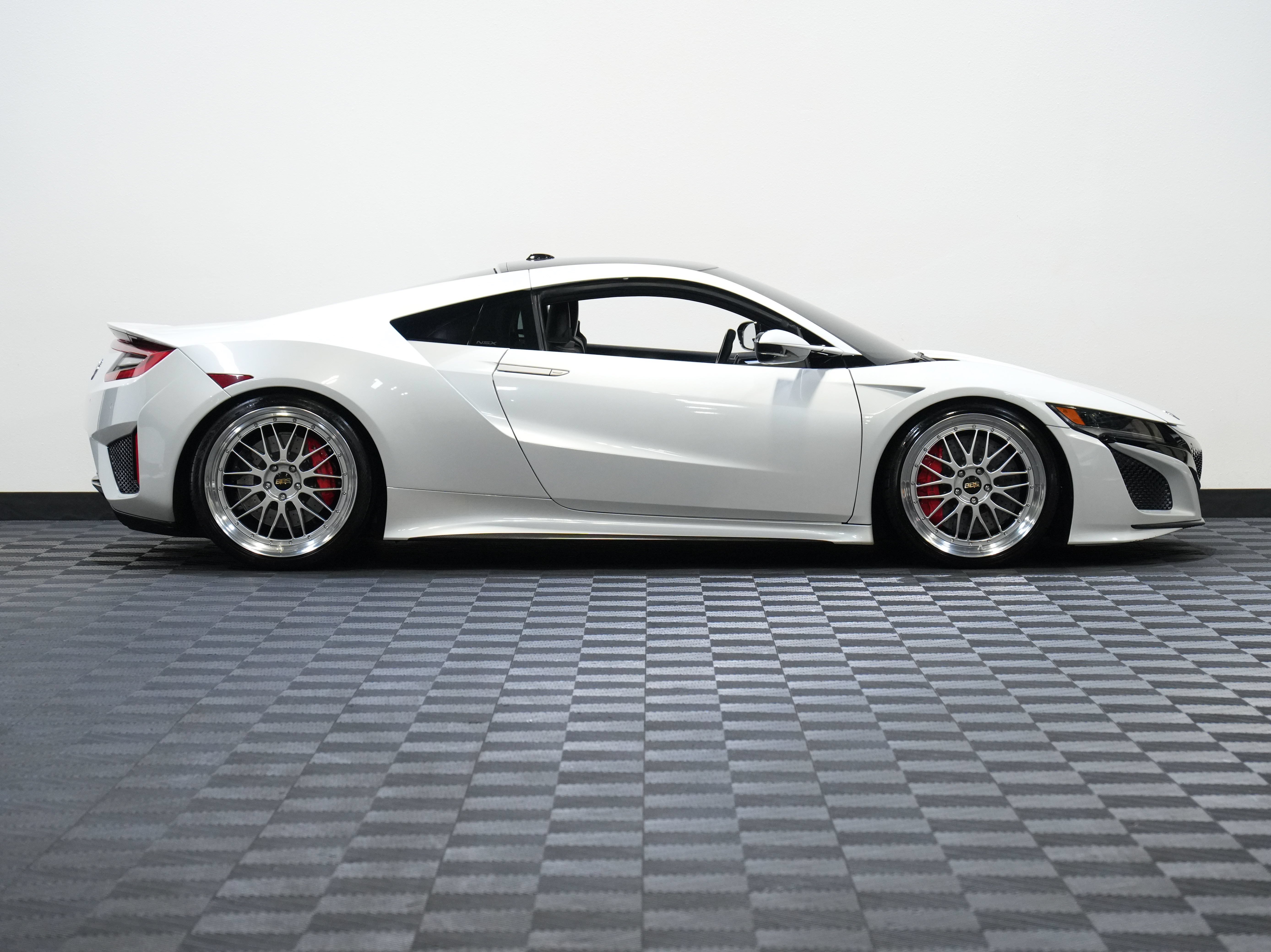 Used 2017 Acura NSX AWD/4WD image 51