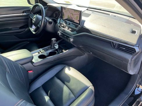 Used 2023 Nissan Altima 2.0 SR FWD image 13