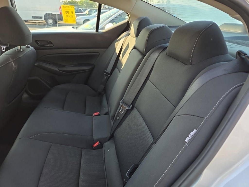 Used 2025 Nissan Altima 2.5 SV AWD/4WD image 7