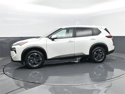 Used 2025 Nissan Rogue SV image 5