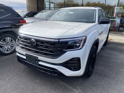 Used 2025 Volkswagen Atlas Cross Sport SEL R-Line image 4