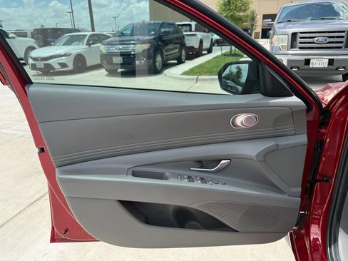 Used 2025 Hyundai Elantra Sport FWD image 10