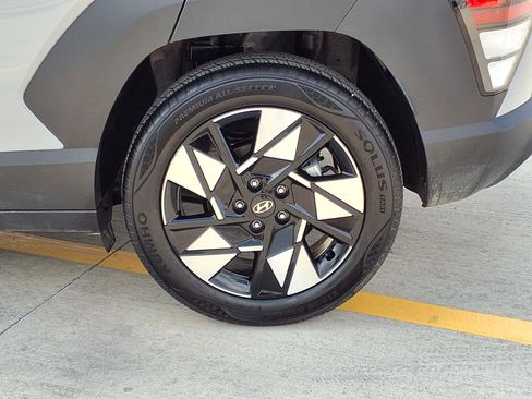 Used 2025 Hyundai Kona SEL image 9