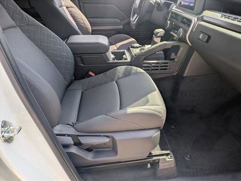 Certified 2024 Toyota Tacoma SR5 AWD/4WD image 18