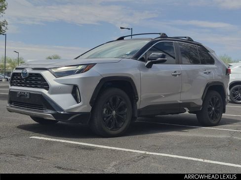Used 2022 Toyota RAV4 XSE AWD/4WD image 2