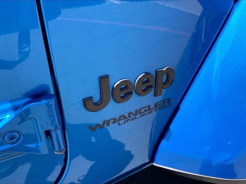 Used 2022 Jeep Wrangler Unlimited Sahara AWD/4WD image 29
