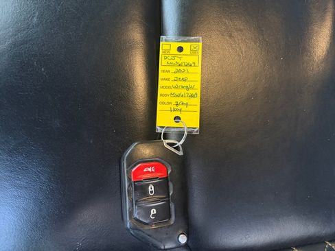 Used 2021 Jeep Wrangler Unlimited Sahara AWD/4WD image 33