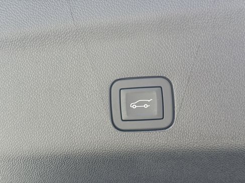 Certified 2025 Cadillac Escalade Luxury w/ LPO, Floor Liner Package AWD/4WD image 11