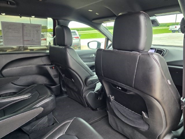 Certified 2025 Chrysler Pacifica Select FWD image 14