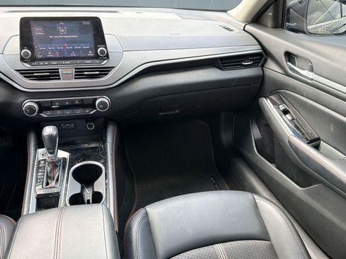 Used 2024 Nissan Altima 2.5 SR FWD image 25