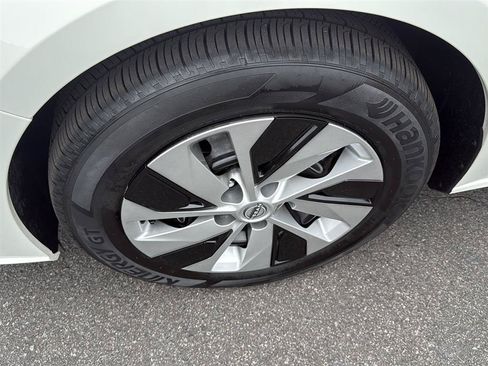 Used 2025 Nissan Altima 2.5 S FWD image 13