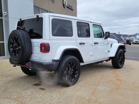 Used 2025 Jeep Wrangler Unlimited Sahara w/ Safety Group AWD/4WD image 4
