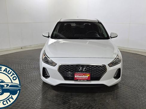 Used 2018 Hyundai Elantra GT FWD image 2