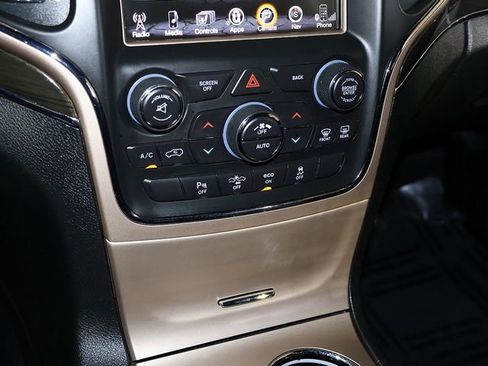 Used 2014 Jeep Grand Cherokee Overland w/ Advanced Technology Group AWD/4WD image 22