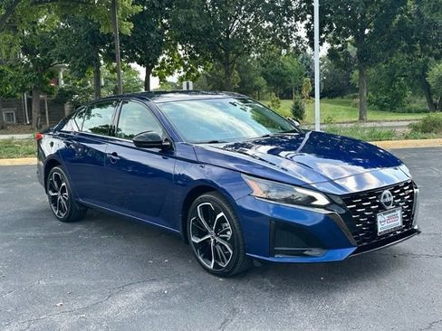 Used 2024 Nissan Altima 2.5 SR AWD/4WD image 3