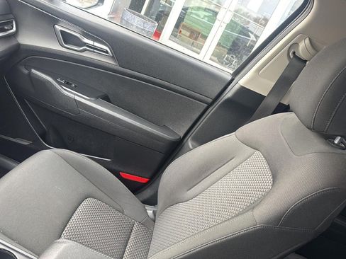 Used 2024 Kia Sportage LX image 22