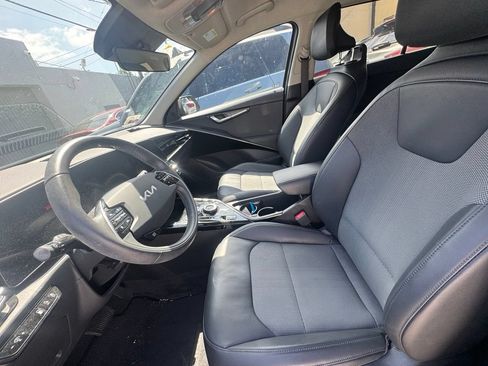 Used 2023 Kia Niro EX FWD image 6