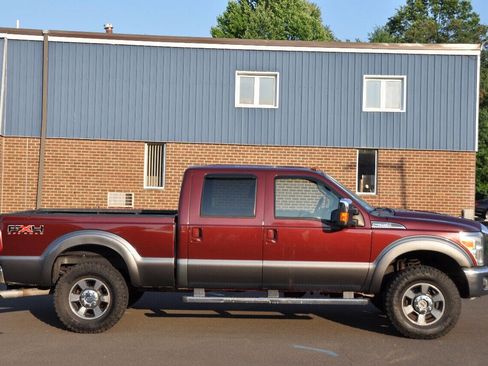 Used 2011 Ford F250 Lariat w/ Chrome Pkg image 7